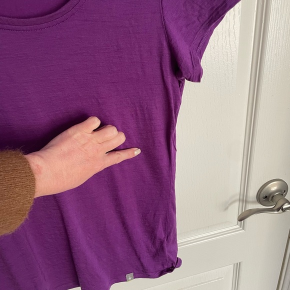 Purple Smartwool 100% wool top - Picture 3 of 6